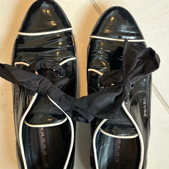 🖤🎀 PRADA Patent Leather Bow Oxfords Loafers - Size 36.5 🎀🖤 - Picture 3 of 3